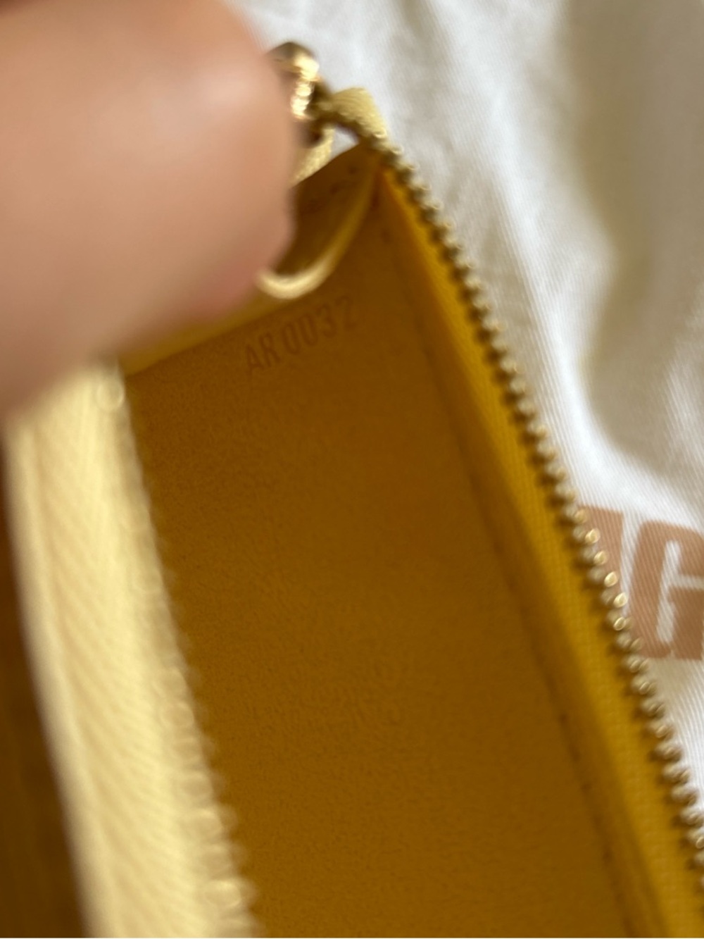 Louis Vuitton butter yellow Epi Pochette - Picture 6 of 8